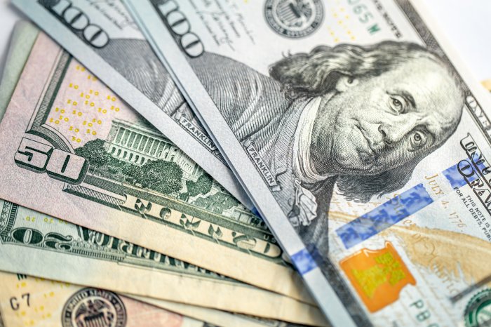 Банк России продлил ограничения  на снятие наличной иностранной валюты